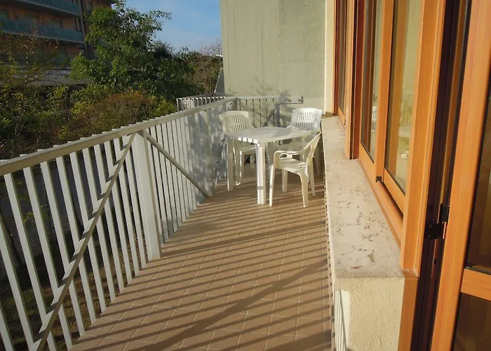 One Bedroom Flat With Terrace And Sea View *