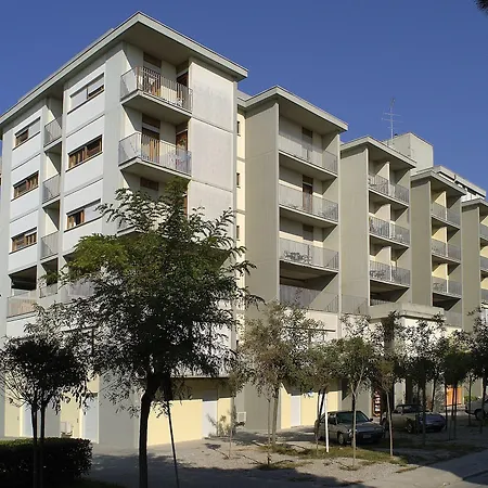 One Bedroom Flat With Terrace And Sea View Апартаменти *