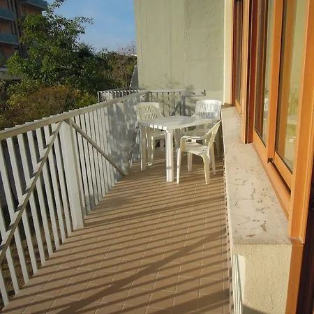 One Bedroom Flat With Terrace And Sea View *